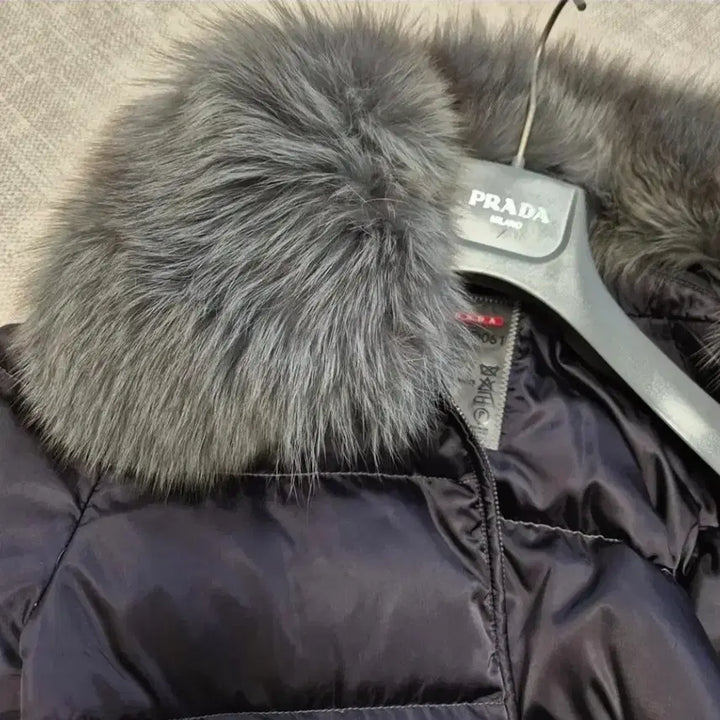 [BUNJANG] Prada Padded Jacket with Detachable Fox Fur Collar / 프라다 패딩 폭스퍼카라 탈부착