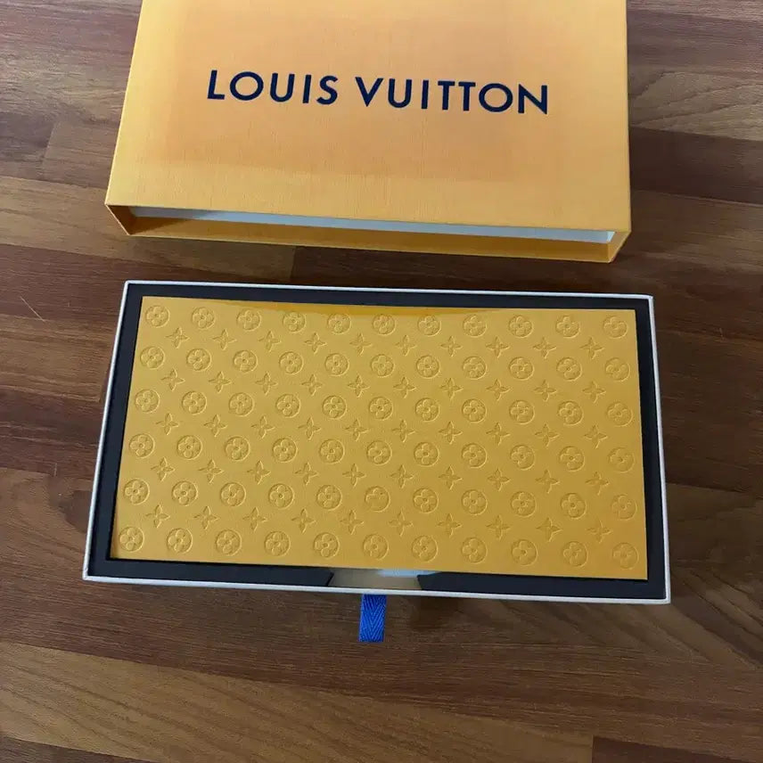 [BUNJANG] Louis Vuitton VIP Yut Nori Set / 루이비통vip 상품 (이번주까지만판매)