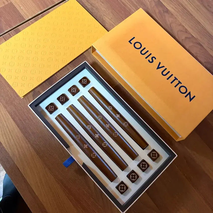 [BUNJANG] Louis Vuitton VIP Yut Nori Set / 루이비통vip 상품 (이번주까지만판매)