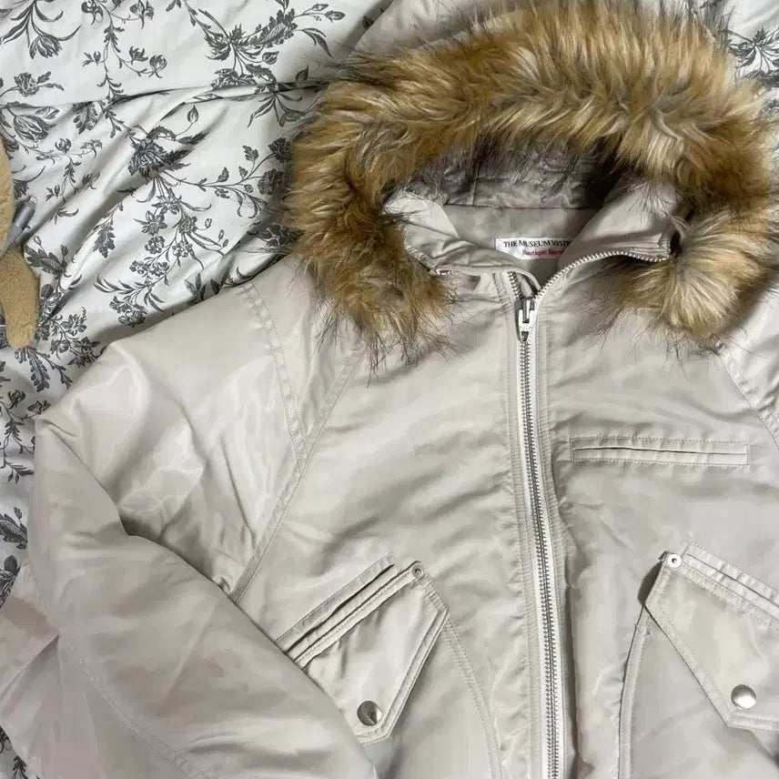 [BUNJANG] The Museum Visitor Fur Hooded Jacket / 더뮤지엄비지터 퍼 후드 자켓 패딩