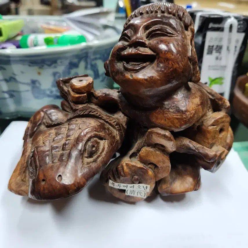 [SOLD OUT] 나무 조각 두꺼비 소년 조각상
