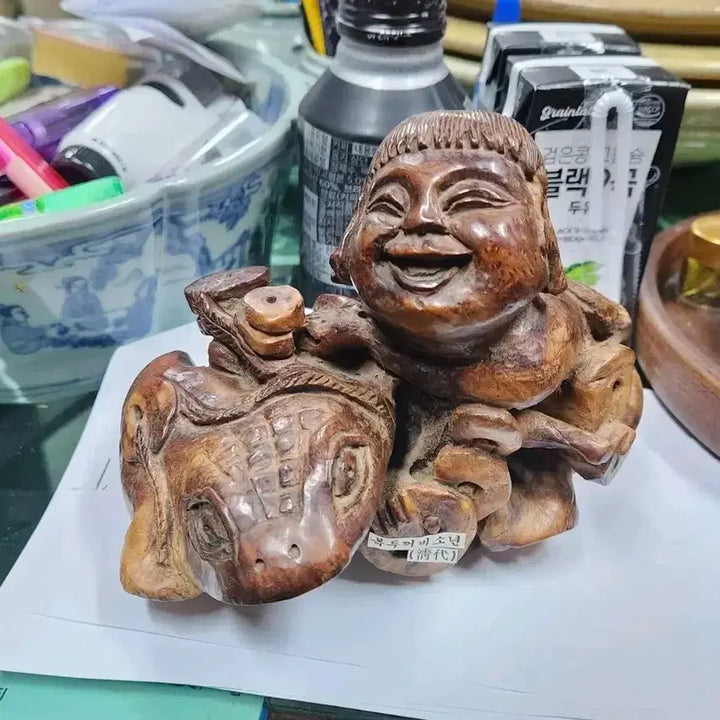 [SOLD OUT] 나무 조각 두꺼비 소년 조각상
