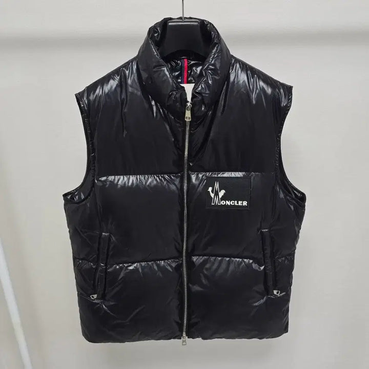 [BUNJANG] Moncler Logo Padded Vest (Size 3) / 몽클레어 로고 패딩 조끼 3사이즈 100 판매