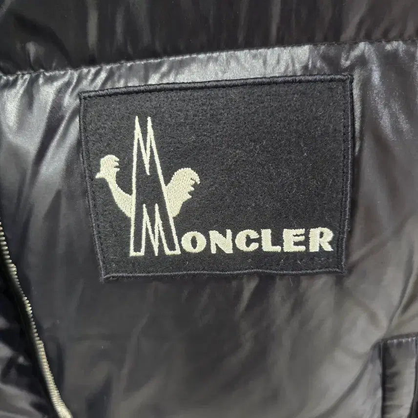 [BUNJANG] Moncler Logo Padded Vest (Size 3) / 몽클레어 로고 패딩 조끼 3사이즈 100 판매