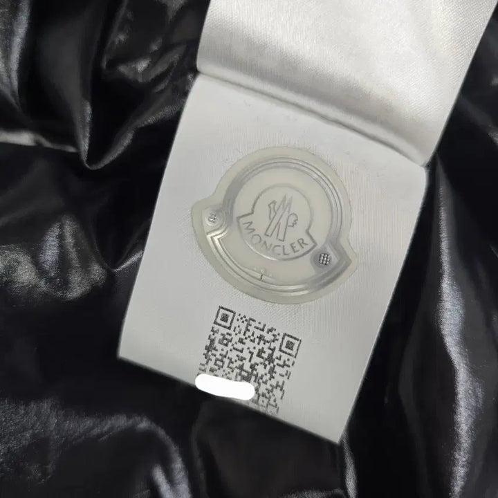 [BUNJANG] Moncler Logo Padded Vest (Size 3) / 몽클레어 로고 패딩 조끼 3사이즈 100 판매