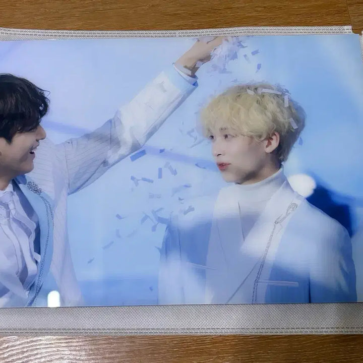 [BUNJANG] SEVENTEEN Jeonghan Mingyu A3 Acrylic Frame / 세븐틴 정한 민규 새벽토끼 전시회 a3 아크릴 액자