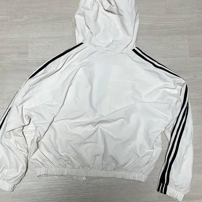 [BUNJANG] Adidas Three Stripe White Hooded Windbreaker / 아디다스 삼선 화이트 후드 바람막이