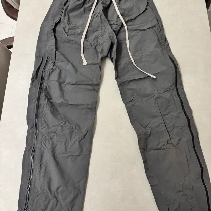 [BUNJANG] Trendy Charcoal Flare Track Pants (L) / 힙한 추리닝바지 L사이즈 차콜색상
