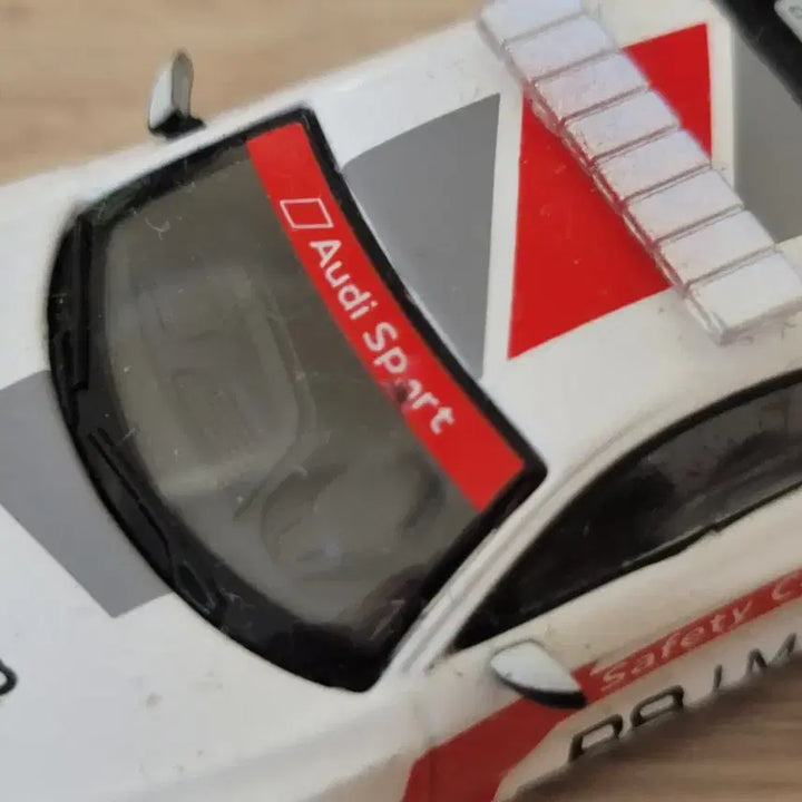 [BUNJANG] Tarmac Works Audi R8 LMS Safety Car 1:64 Scale Diecast Model / 1:64 타막웍스 아우디 R8 LMS 세이프티카 다이캐스트