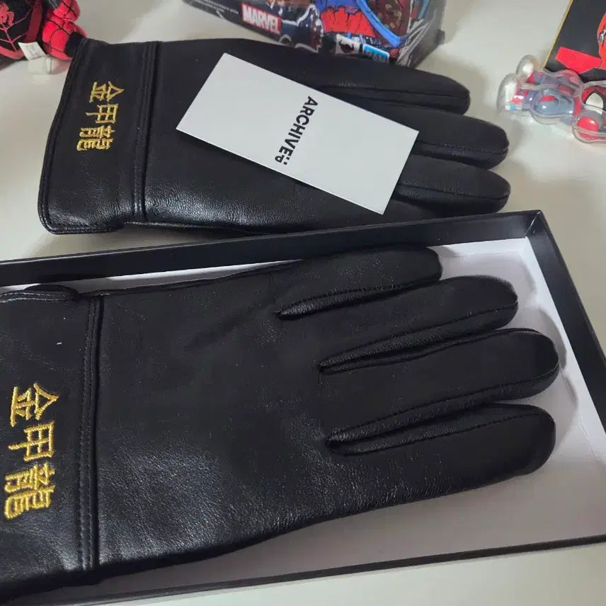 [BUNJANG] Lookism Kim Gapryong Gloves, Seong Yoohan Postcard / 외모지상주의 깁갑룡 장갑, 성요한 엽서카드