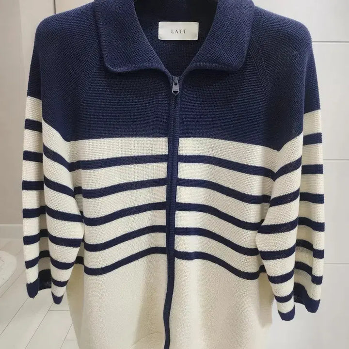 [SOLD OUT] LATT 래트 스트라이프 집업 가디건