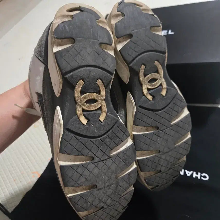 [BUNJANG] Chanel Sneakers 235 - Silver/White/Black / 샤넬 정품 운동화 235 사이즈