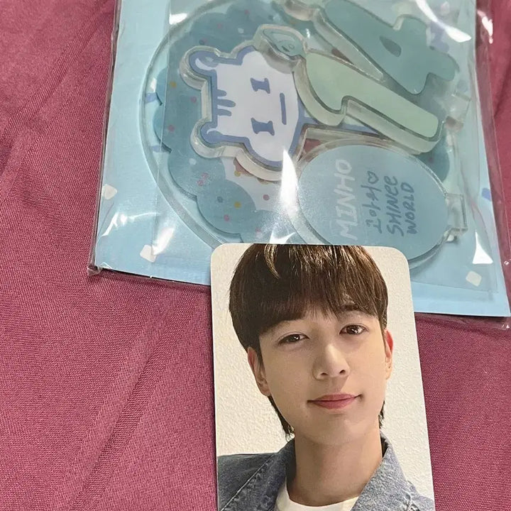 [BUNJANG] SHINee Minho Acrylic Standee + Photocard / 샤이니 민호 아크릴스탠드+포카