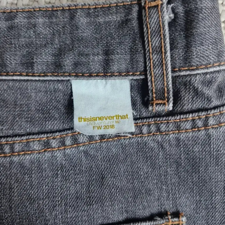 [BUNJANG] thisisneverthat Crazy Jeans L / 디스이즈네버댓 크레이지 진 L