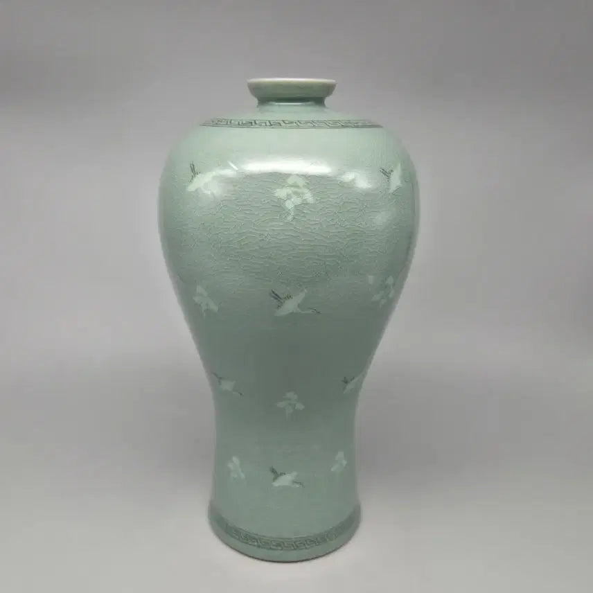 [BUNJANG] Master Ji Chang-geun Celadon Black and White Sanggam Crane Vase with Box / 명장 지천 지창근 청자 흑백상감 운학문 매병 박스있음