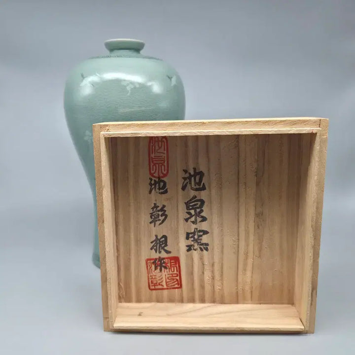 [BUNJANG] Master Ji Chang-geun Celadon Black and White Sanggam Crane Vase with Box / 명장 지천 지창근 청자 흑백상감 운학문 매병 박스있음