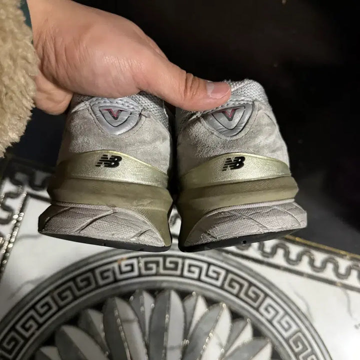 [BUNJANG] New Balance 990v5 Gray Sneakers / (가격인하)뉴발란스 990v5 그레이 270