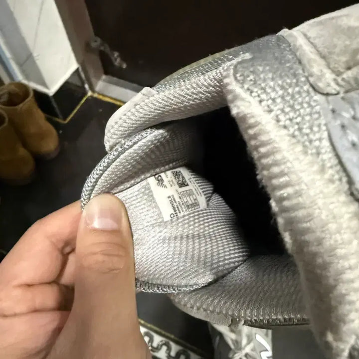[BUNJANG] New Balance 990v5 Gray Sneakers / (가격인하)뉴발란스 990v5 그레이 270