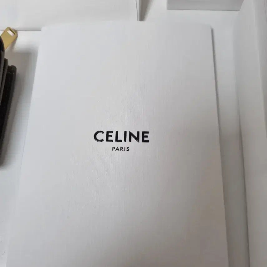 [BUNJANG] Celine Triomphe Compact Coin Wallet - Pebble / 셀린느 트리옹프 동전 컴팩트 지갑페블(Pebble) 색상 판매합니다.