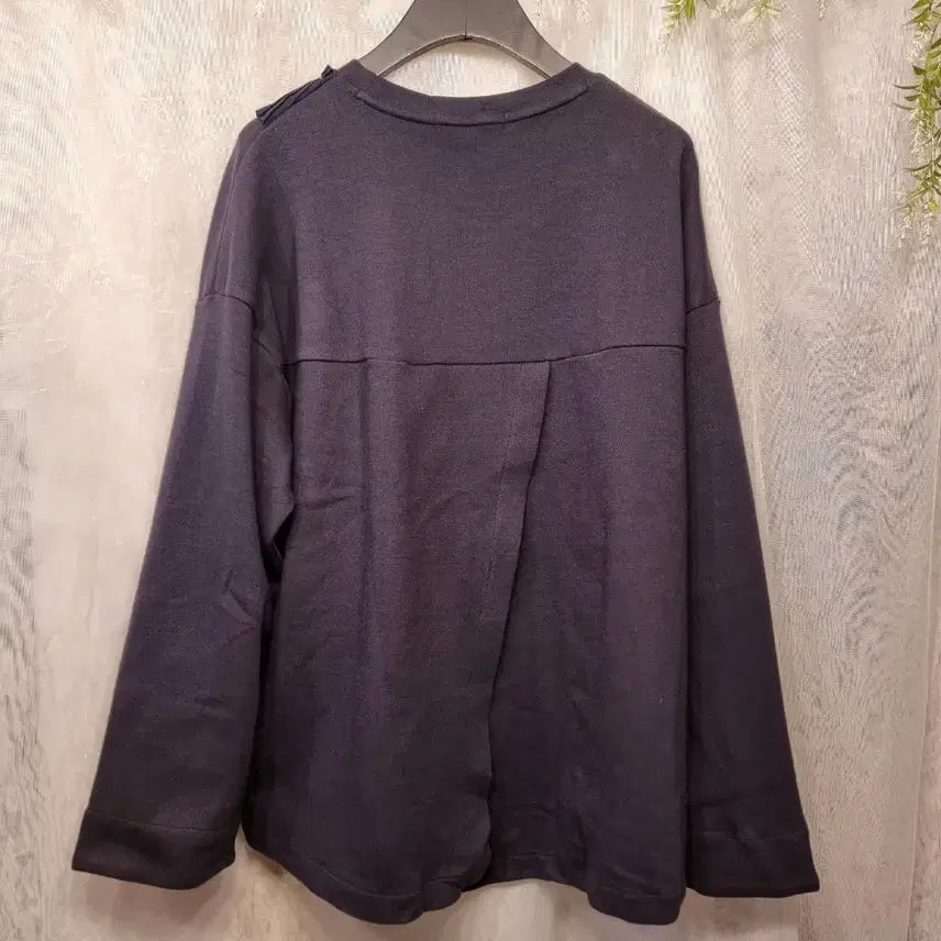 [BUNJANG] Thursday Island S Neck Pleated Long Sleeve T-shirt / 새옷 S 네크 주름패치 뒤트임 긴팔 티셔츠 써스데이아일랜드
