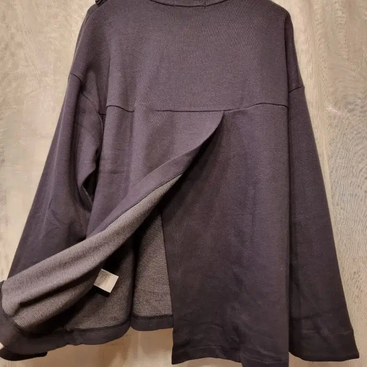 [BUNJANG] Thursday Island S Neck Pleated Long Sleeve T-shirt / 새옷 S 네크 주름패치 뒤트임 긴팔 티셔츠 써스데이아일랜드