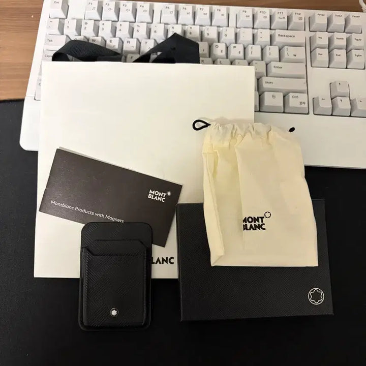 [SOLD OUT] [풀박스] 새상품급 몽블랑 맥세이프 카드지갑
