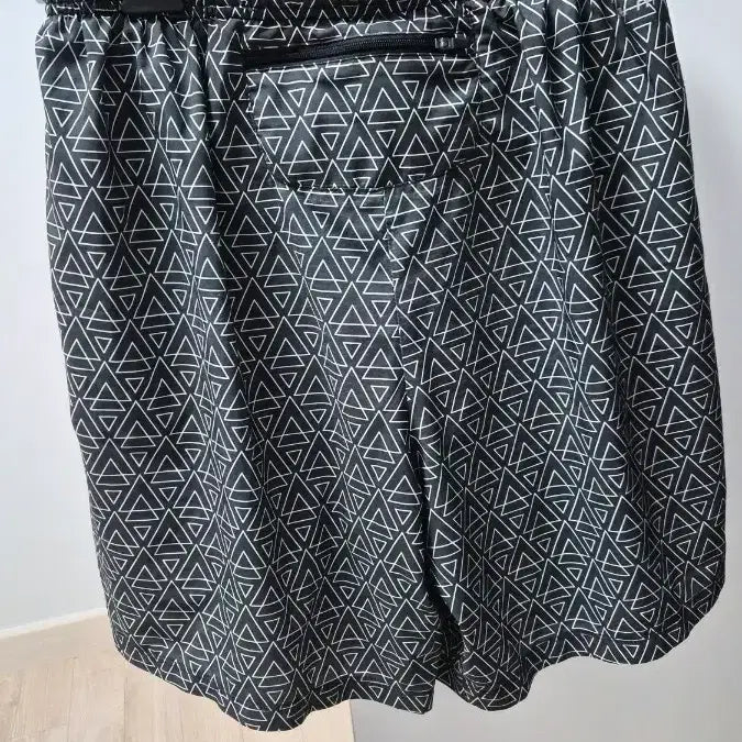 [BUNJANG] Nike Running Division Geometric Shorts - Size L / 나이키 러닝디비전 기하학 반바지 L 사이즈