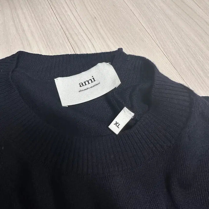 [SOLD OUT] 아미 스몰 하트 로고 니트 XL사이즈 (100~105사이즈)