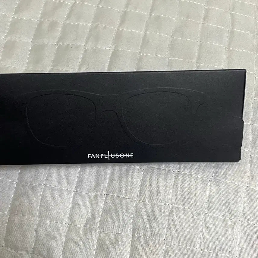 [BUNJANG] G-Dragon We11done Hologram Glasses / 지드래곤 지디 위버맨쉬 홀로그램 안경