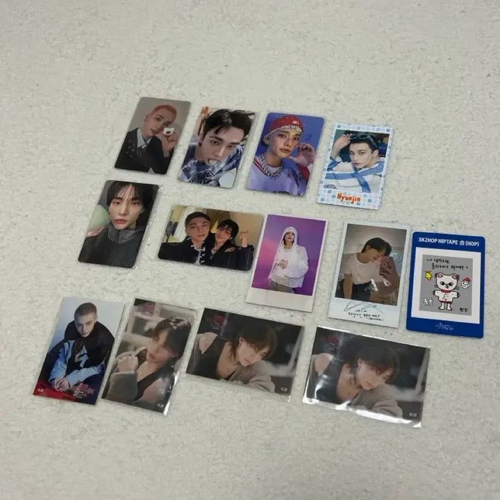 [BUNJANG] Stray Kids Hyunjin Photocard &amp; Kuji Bundle Set / 스트레이키즈 현진 포카 쿠지일괄