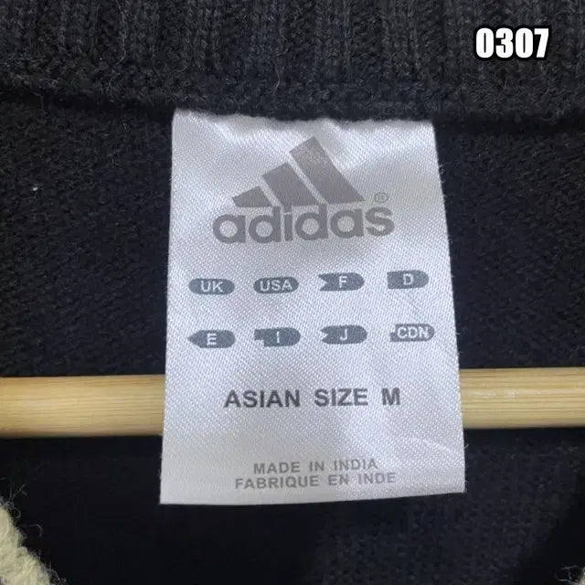 [BUNJANG] Adidas Old School V-Neck Knit Vest Black / M 아디다스 올드스쿨 V넥 니트 조끼 블랙