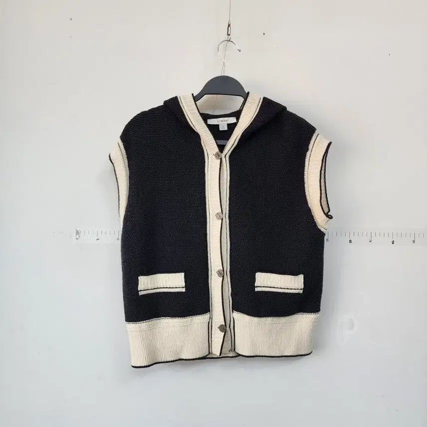 [BUNJANG] SJ Wani Hooded Knit Vest Black / SJ 와니 후드 니트 조끼 블랙