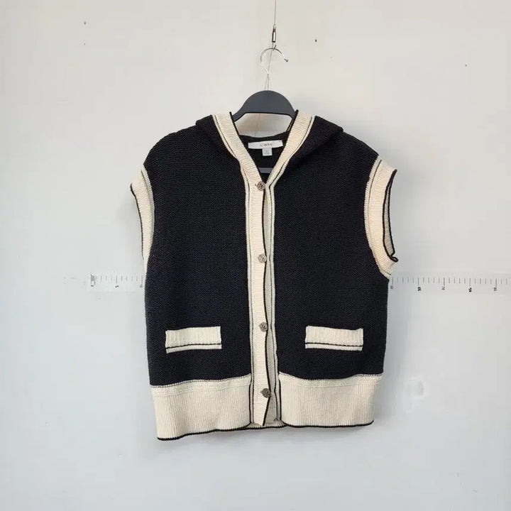 [BUNJANG] SJ Wani Hooded Knit Vest Black / SJ 와니 후드 니트 조끼 블랙