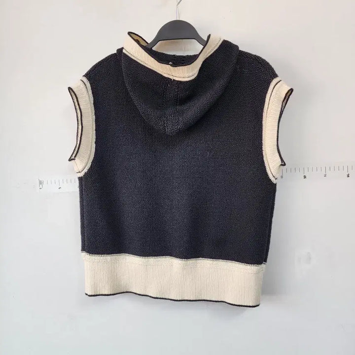[BUNJANG] SJ Wani Hooded Knit Vest Black / SJ 와니 후드 니트 조끼 블랙