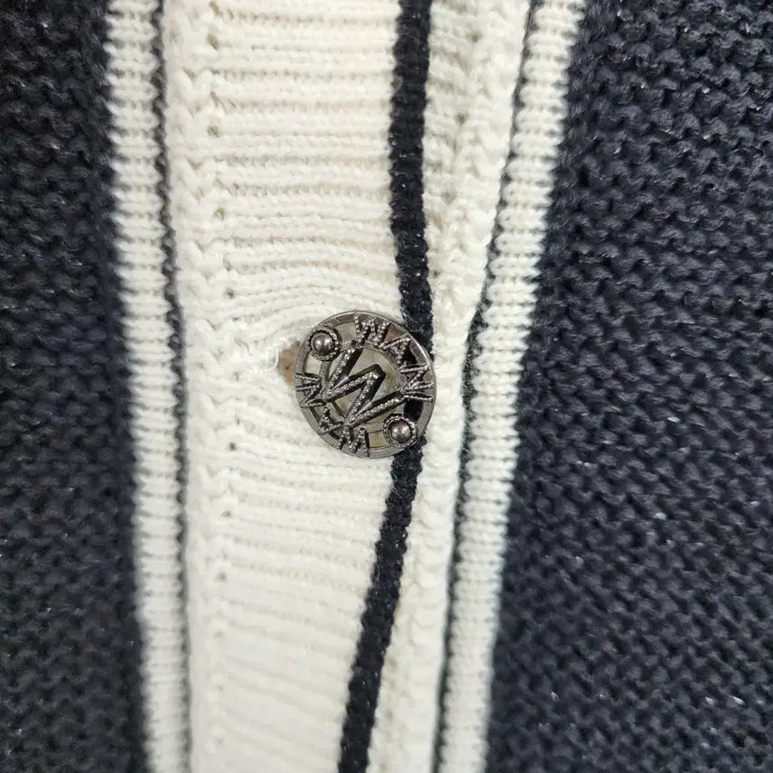 [BUNJANG] SJ Wani Hooded Knit Vest Black / SJ 와니 후드 니트 조끼 블랙