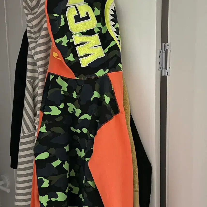 [BUNJANG] BAPE Orange Shark Hoodie L Size / 베이프 오렌지 샤크 후드집업 L사이즈