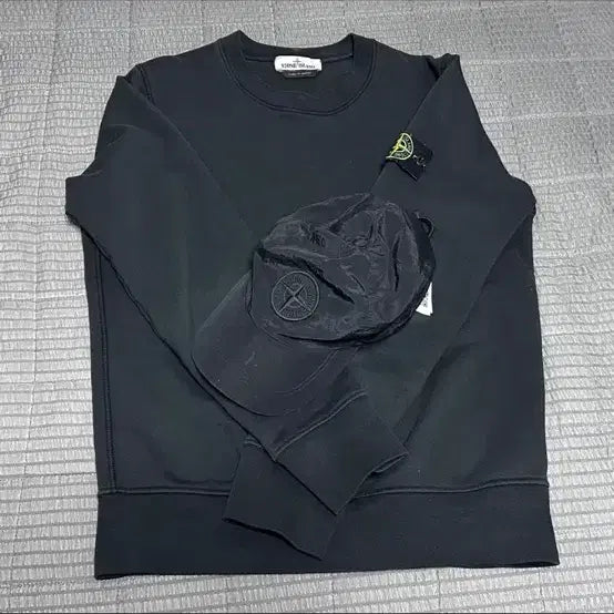 [BUNJANG] Stone Island Sweatshirt &amp; Cap Set / 스톤아일랜드 맨투맨 블랙 + 볼캡 세트