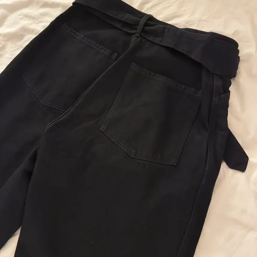 [SOLD OUT] [1] 코모리 25aw 벨티드 데님 블랙 1사이즈