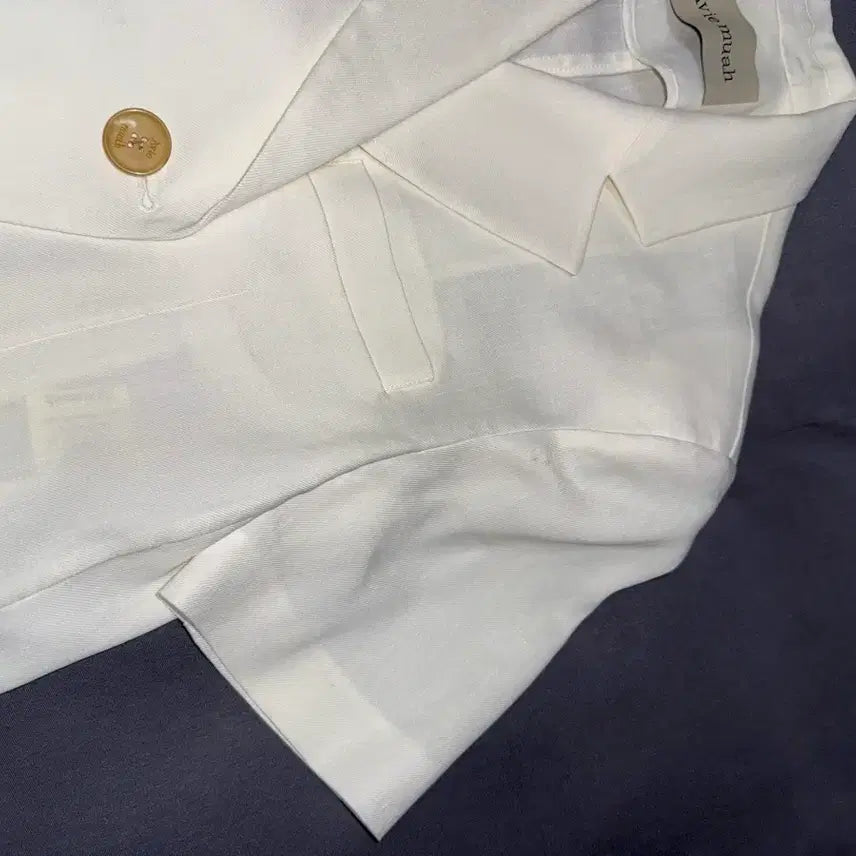 [BUNJANG] Avie Muah White Crop Jacket / Avie muah 화이트 크롭 자켓