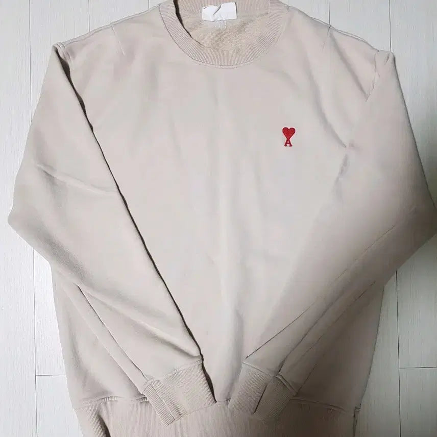 [BUNJANG] XL Army Small Heart Logo Sweatshirt Beige / XL 아미 스몰 하트 로고 맨투맨 베이지
