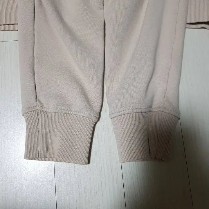 [BUNJANG] XL Army Small Heart Logo Sweatshirt Beige / XL 아미 스몰 하트 로고 맨투맨 베이지