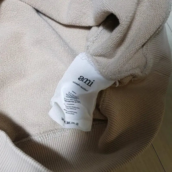 [BUNJANG] XL Army Small Heart Logo Sweatshirt Beige / XL 아미 스몰 하트 로고 맨투맨 베이지