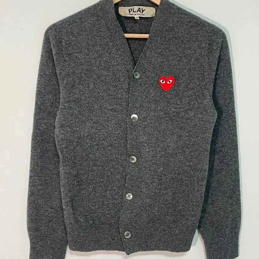 [BUNJANG] Comme des Garcons Charcoal Red Emblem Cardigan / 꼼데가르송 차콜 레드와펜 가디건
