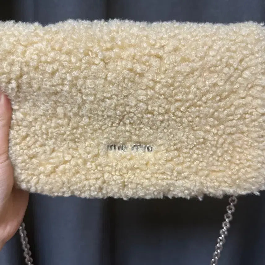 [BUNJANG] Miu Miu Shearling Fur Shoulder Crossbody Bag 5BD417 / 미우미우 시어링 퍼 숄더 크로스백 팝니다