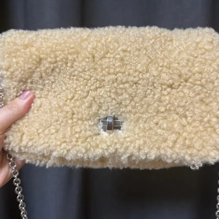 [BUNJANG] Miu Miu Shearling Fur Shoulder Crossbody Bag 5BD417 / 미우미우 시어링 퍼 숄더 크로스백 팝니다