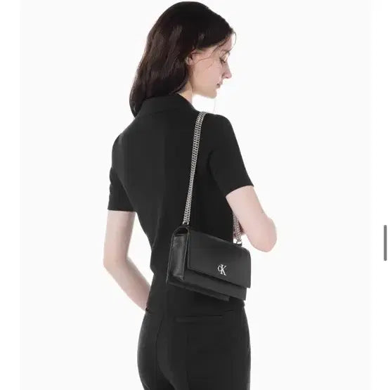 [BUNJANG] Calvin Klein Monogram Chain Crossbody Bag Black / 캘빈클라인 체인 크로스백 [카즈하 착용/거의새상품/최저가