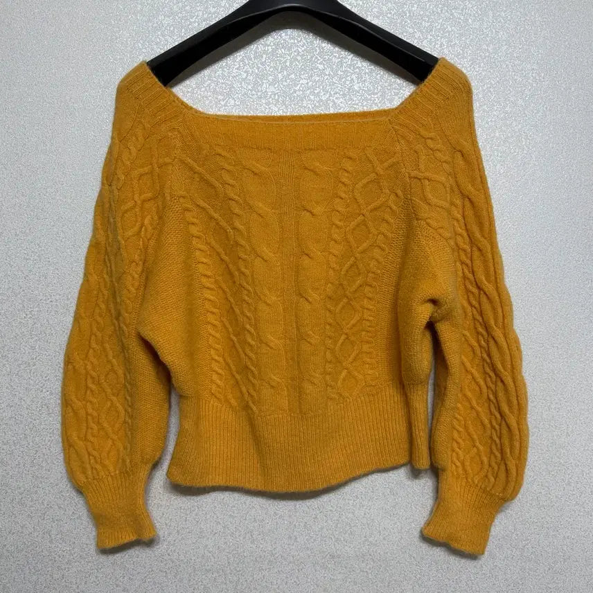 [BUNJANG] Ablly Yellow Square Neck Knit Top / 꽈배기 스퀘어넥 니트 옐로우 퍼프 긴팔 에이블리 봄니트