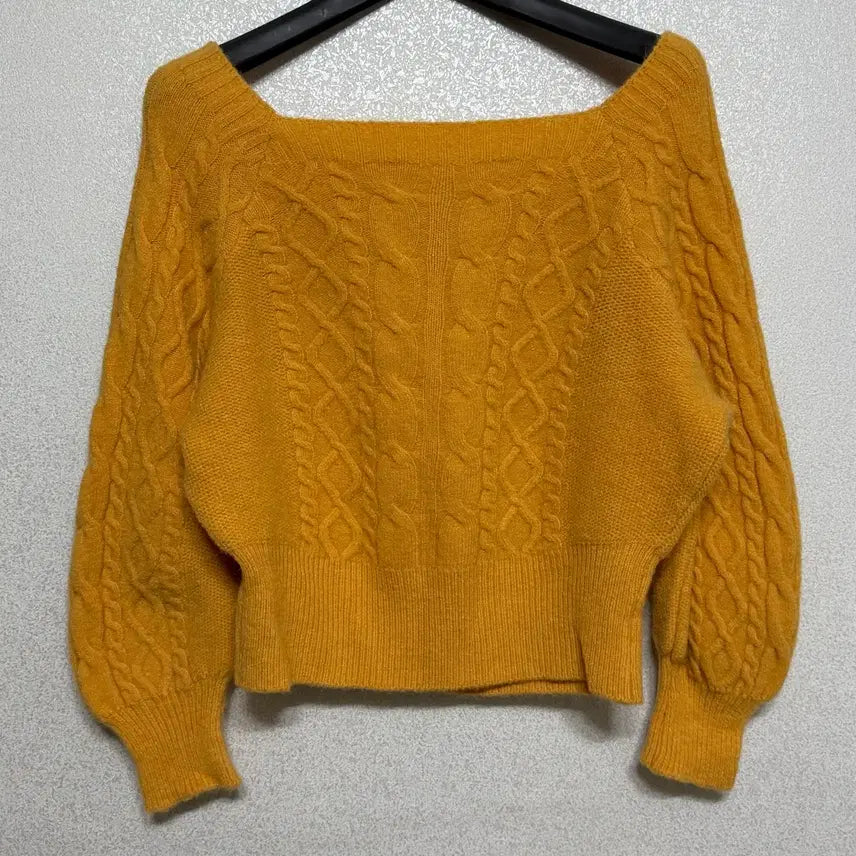 [BUNJANG] Ablly Yellow Square Neck Knit Top / 꽈배기 스퀘어넥 니트 옐로우 퍼프 긴팔 에이블리 봄니트
