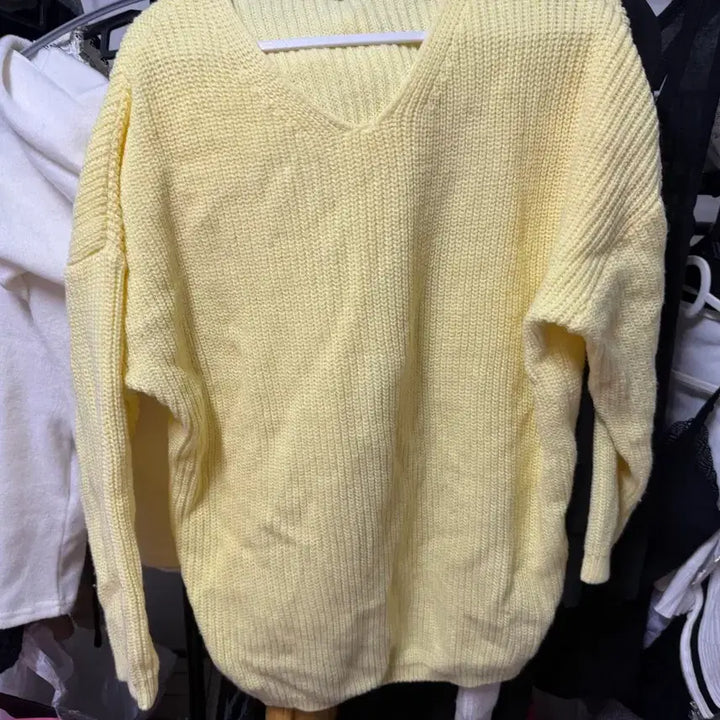 [BUNJANG] Generic M V-neck Oversized Sweater / 니트 오버핏 M 브이넥 스웨터