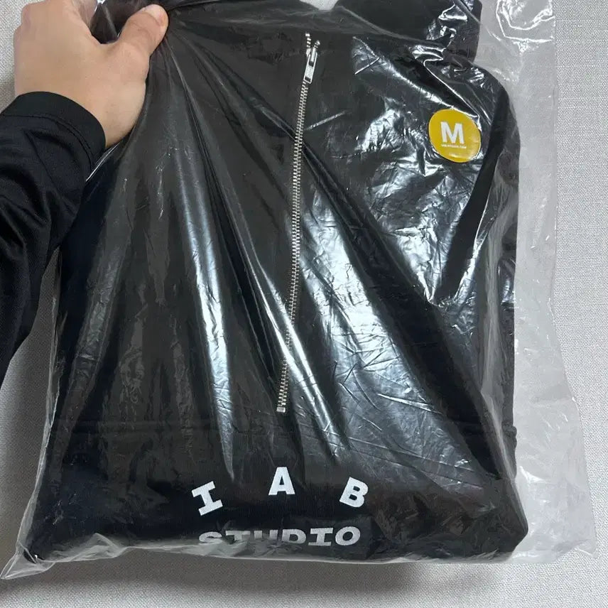 [SOLD OUT] IAB STUDIO 블랙 하프집업 맨투맨 M